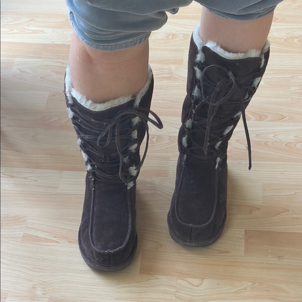 Bearpaw Size 8 Women's Lace Up Brown Suede & Sheepskin Boots